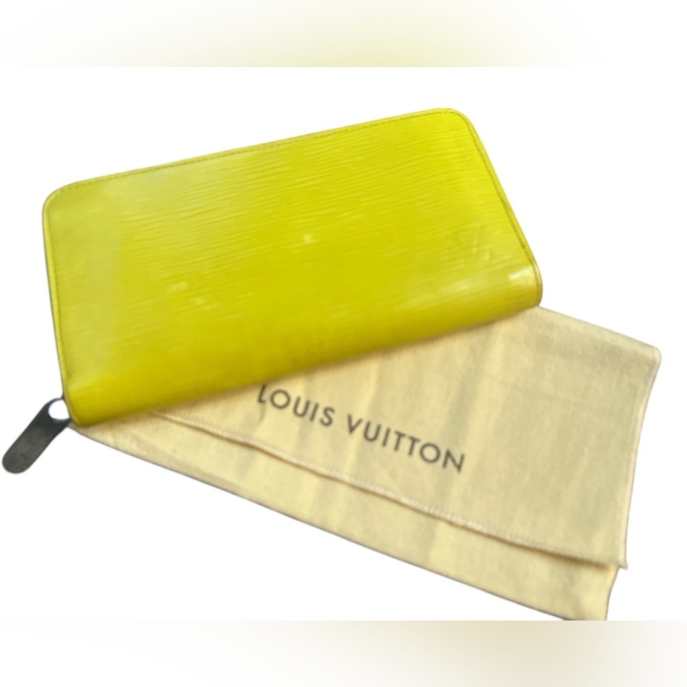 ✨Louis Vuitton Epi Leather zipper wallet✨